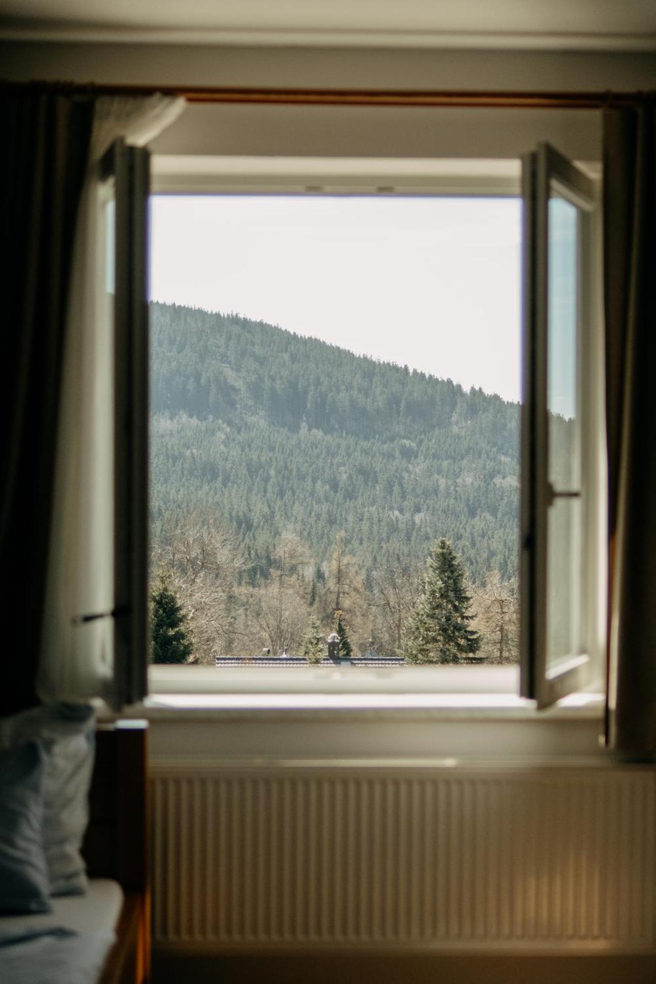 Hotel Kristian Kubova Hut Exterior photo